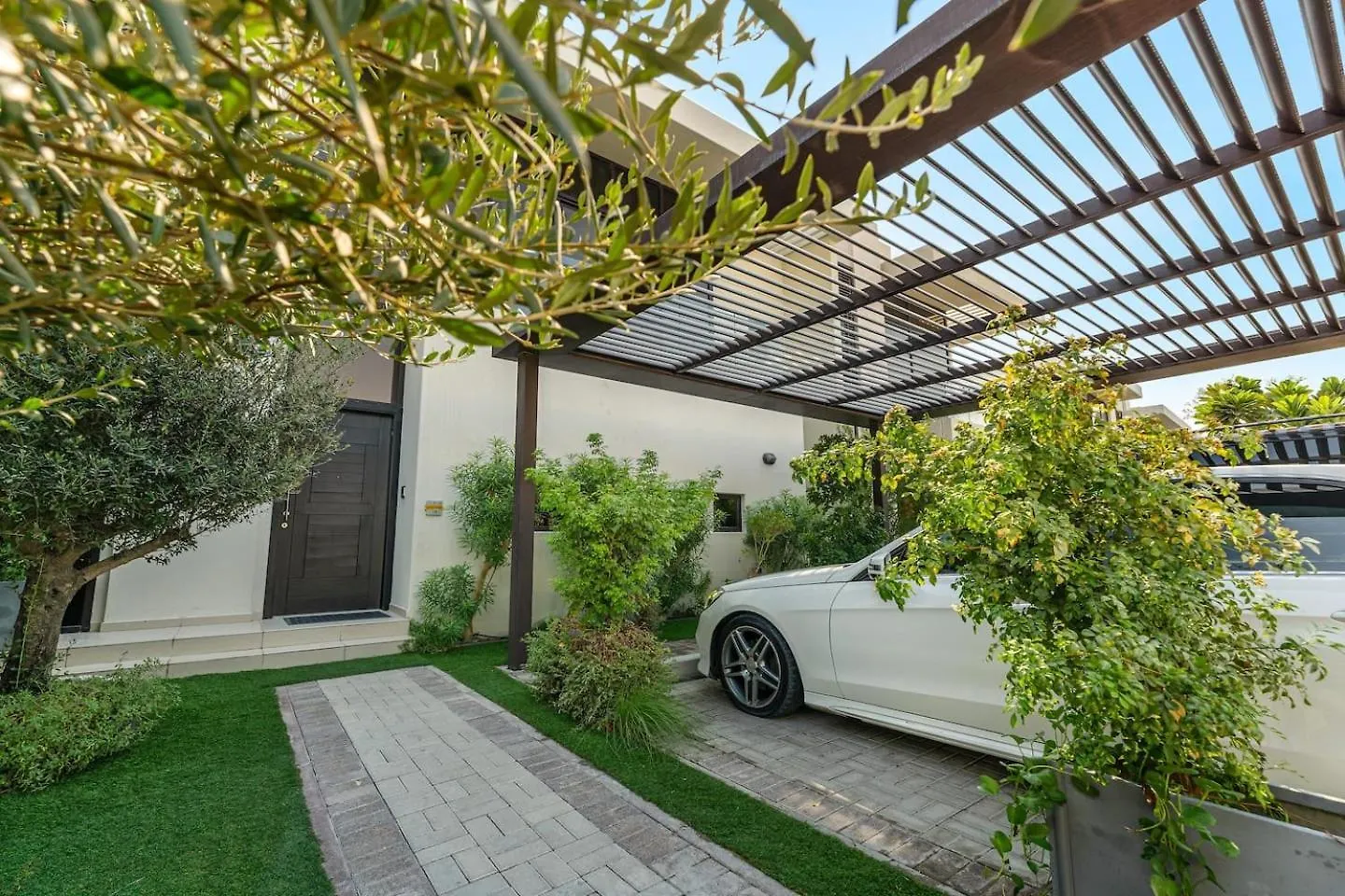 Family Villa In Damac Rochester Near Malibu Beach Dubai